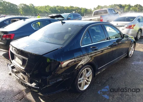 2013 Mercedes-Benz C 250 Luxury/Sport из США, поврежденный, VIN WDDGF4HB3DA810612